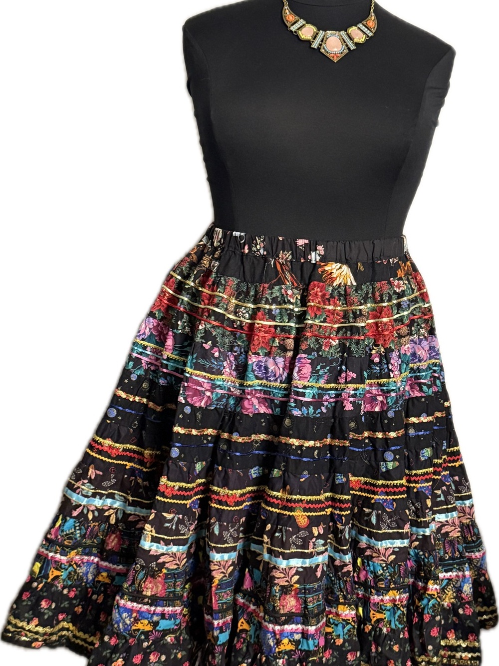 VTG BohoTiered square dancing style Floral Midi Skirt in Black/ patterned ribbon